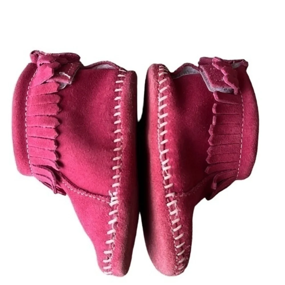 Infant Minnetonka moccasins for girls, size 5